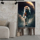 Tableau Lion Astronaute sur toile, posé sur des tabourets devant un mur de briques