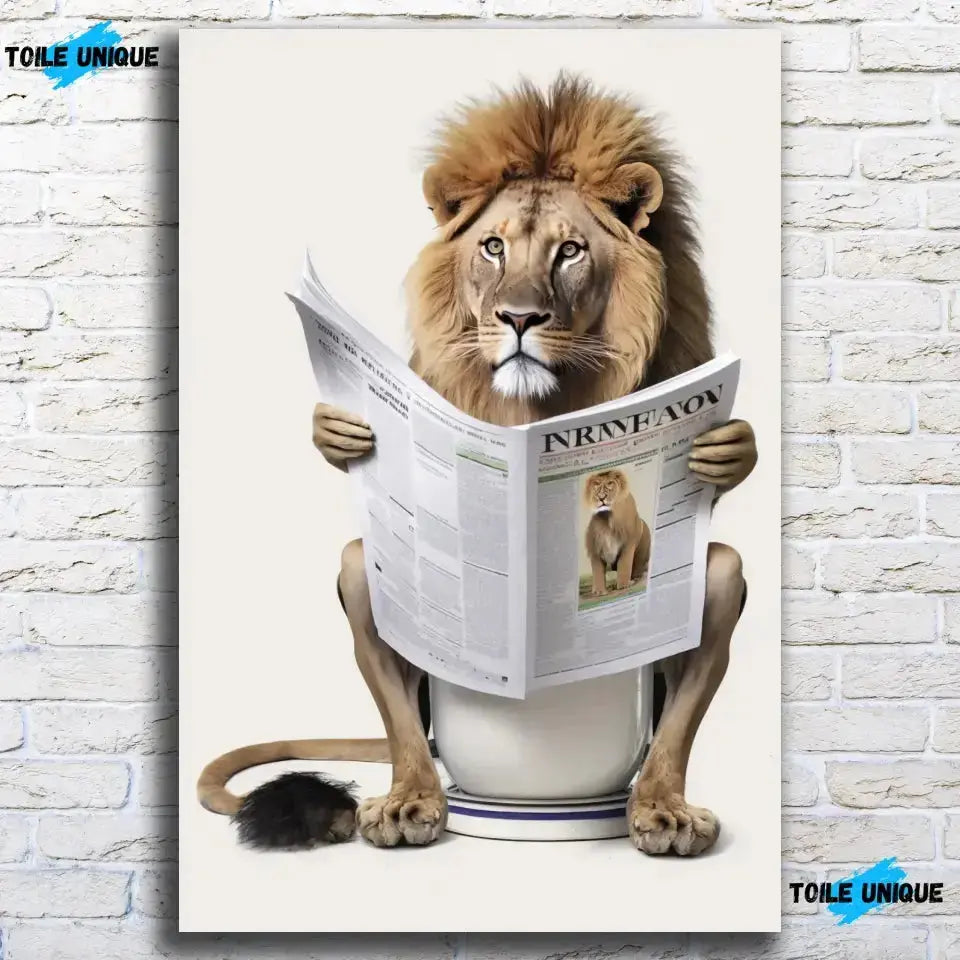 Tableau Lion aux toilettes en verre acrylique, sur un mur de briques blanches