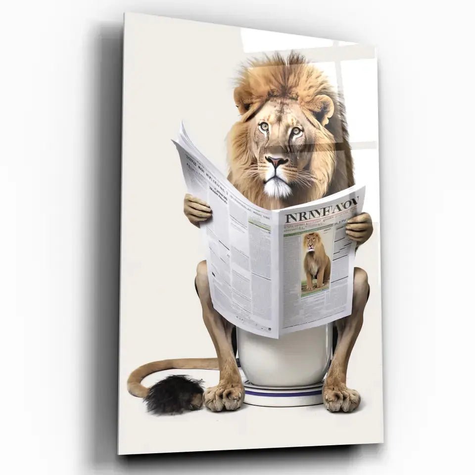 Tableau Lion aux toilettes en verre acrylique, vue inclinée sur fond blanc
