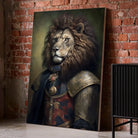 Tableau Lion avec Couronne et Armure Médiévale sur toile, posé au sol contre un mur de briques rouges