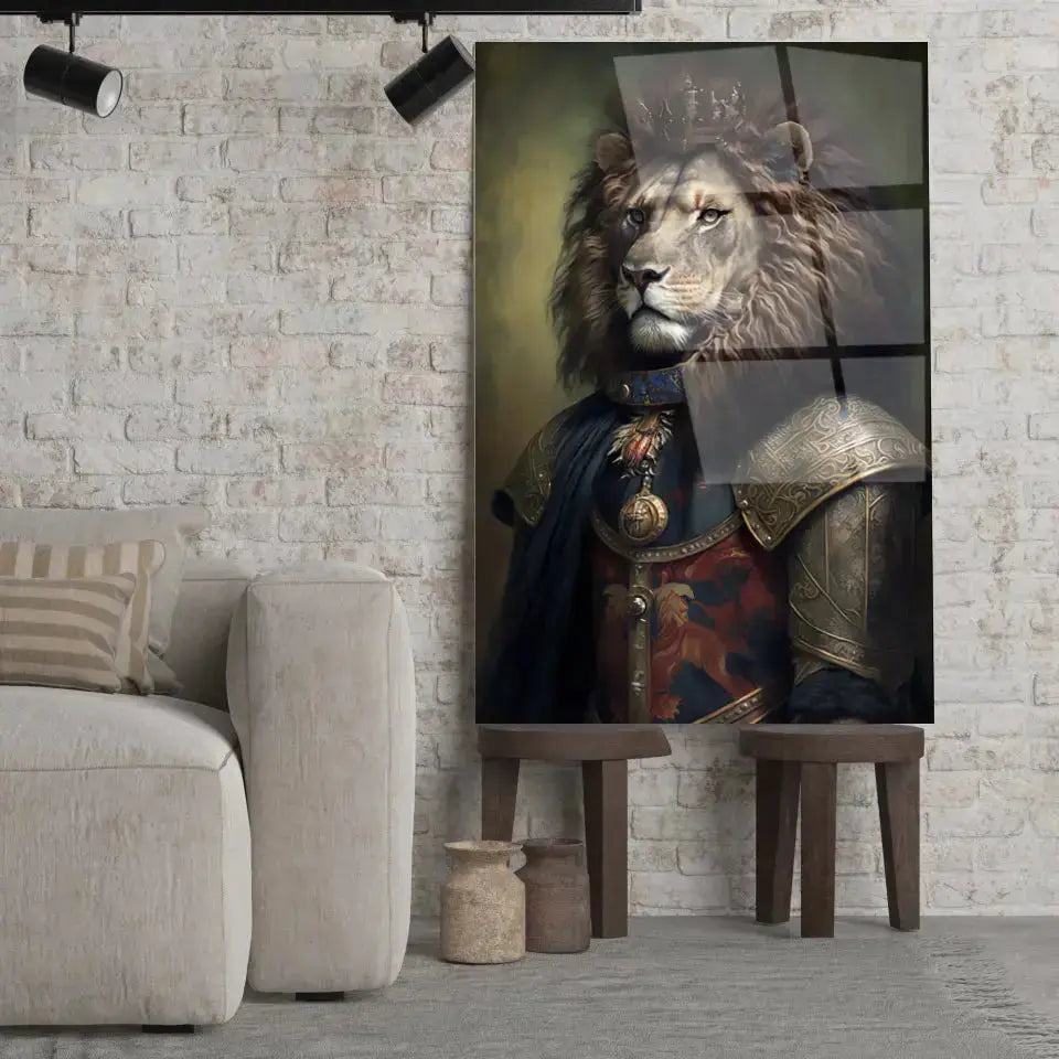 Tableau Lion avec Couronne et Armure Médiévale en verre acrylique, posé sur des tabourets devant un mur de briques