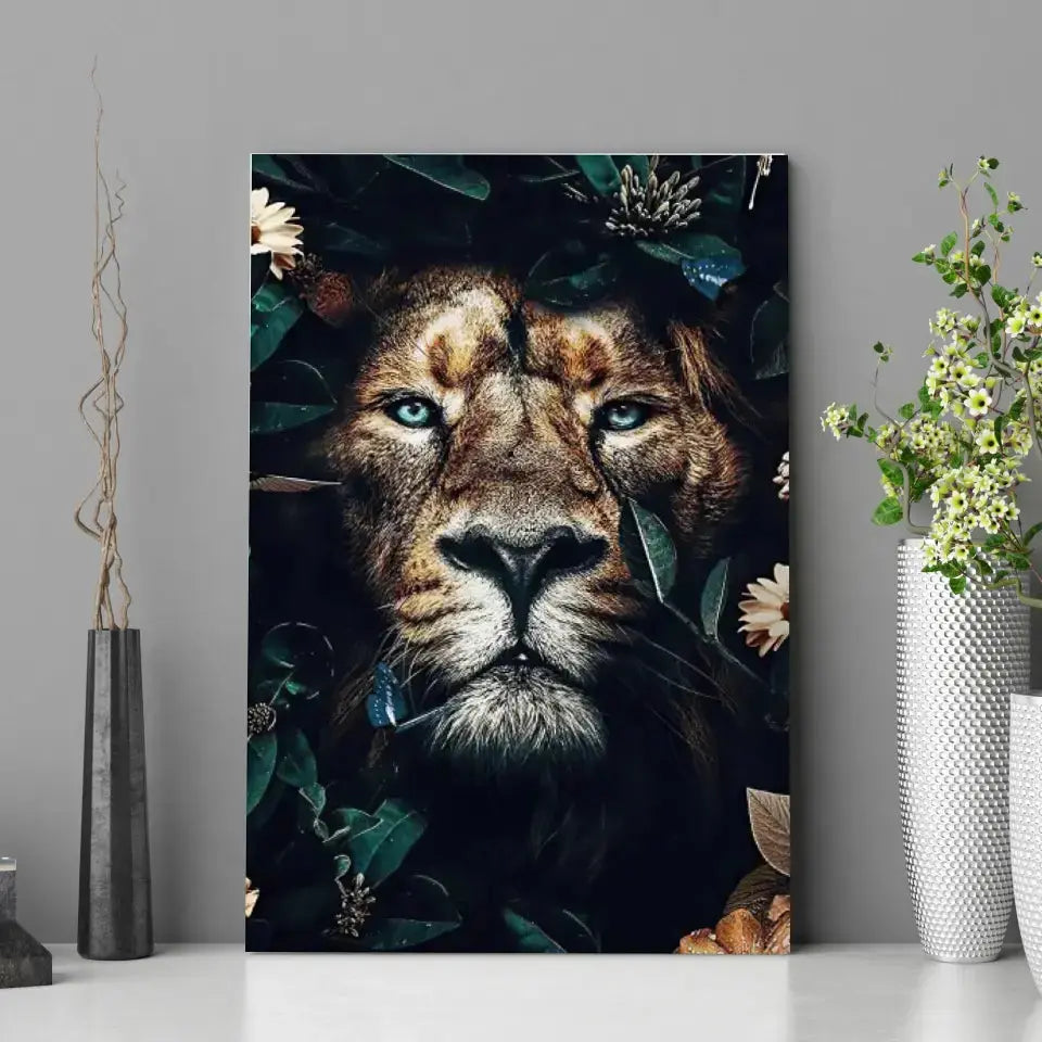 Tableau Lion feuillage en affiche posée sur une étagère avec des vases