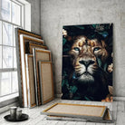 Tableau Lion feuillage sur toile, posé devant des cadres empilés près d'une fenêtre