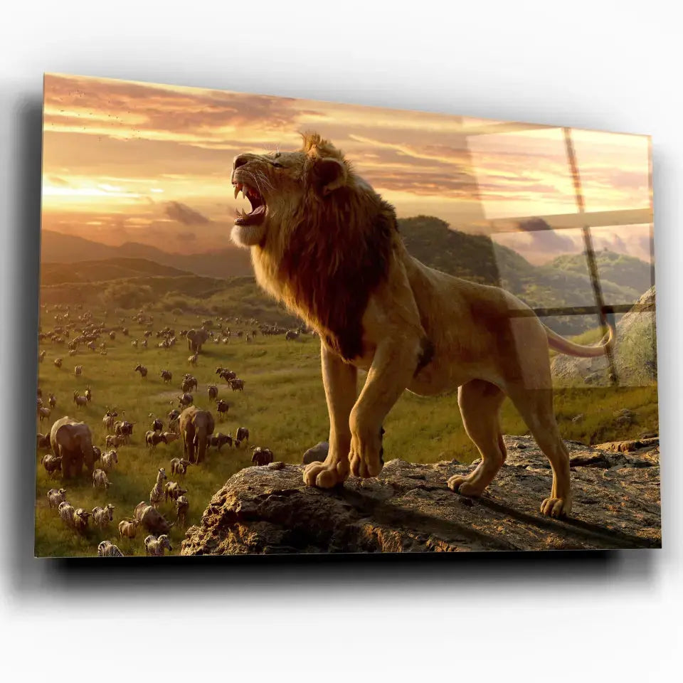 Tableau lion savane en verre acrylique, vue inclinée sur fond blanc