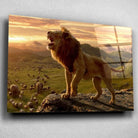 Tableau lion savane en verre acrylique, vue inclinée sur un mur gris clair