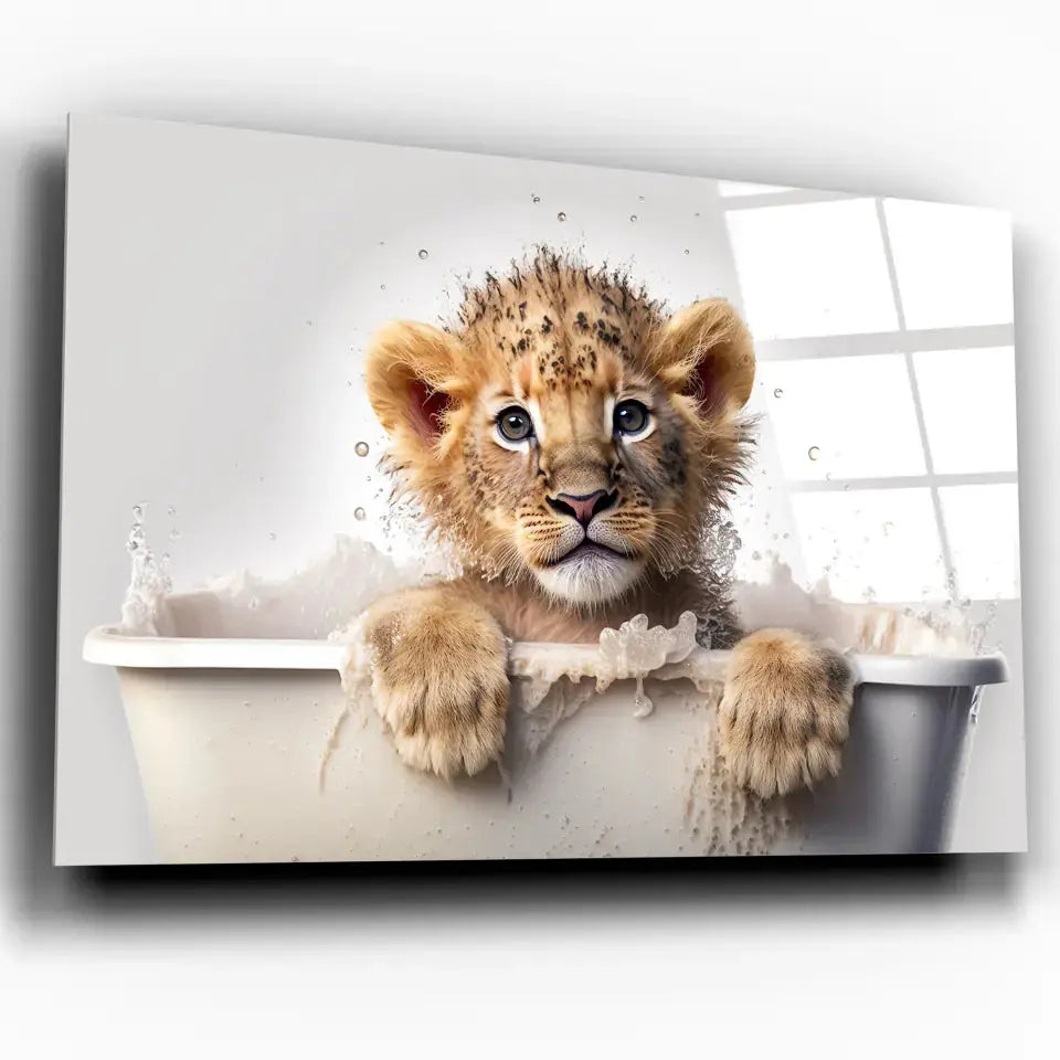 Tableau Lionceau dans la Baignoire en verre acrylique, vue inclinée sur fond blanc