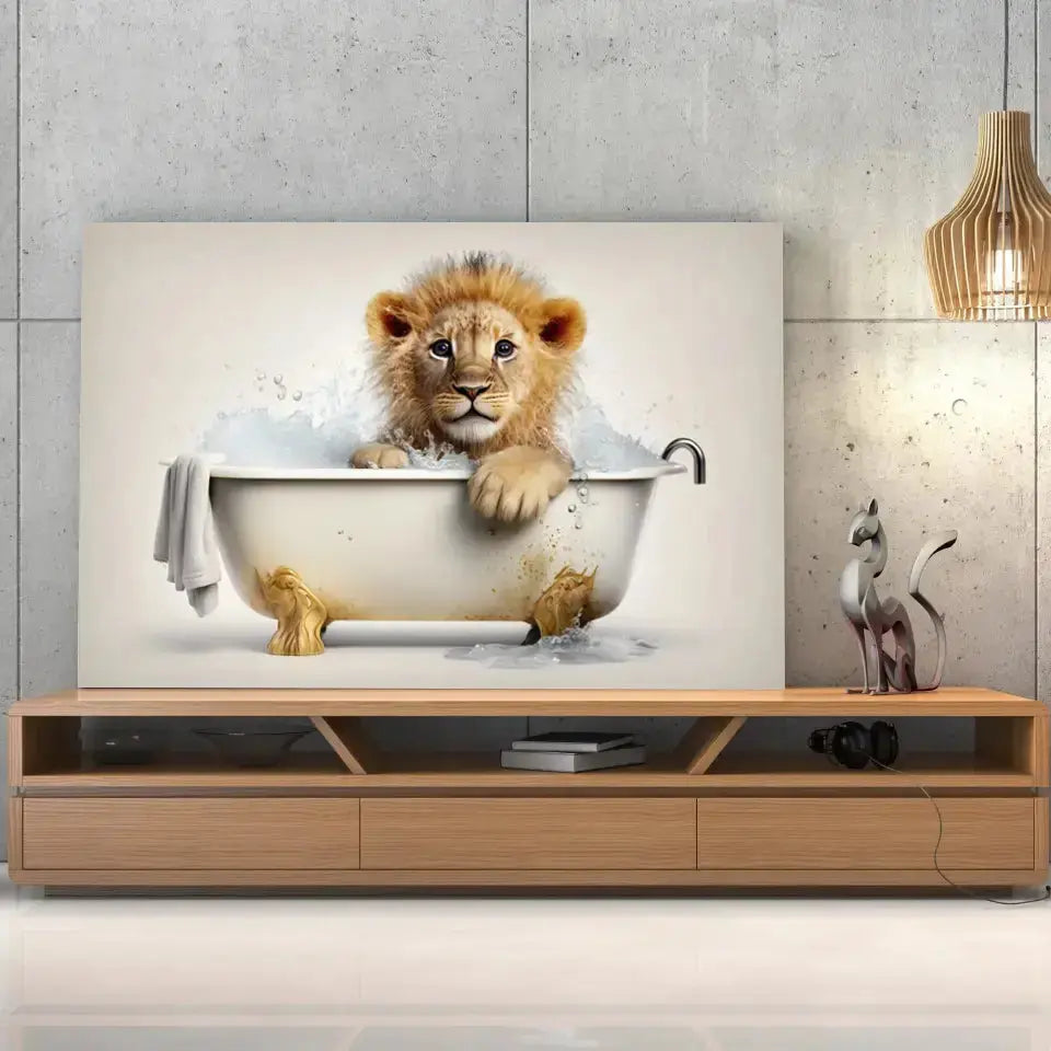 Tableau Lionceau dans un Bain sur toile, posée sur un meuble TV en bois devant un mur en béton