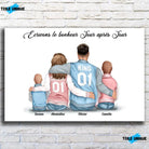 Tableau personnages famille personnalisé (2 enfants), vue de face sur mur de briques blanches