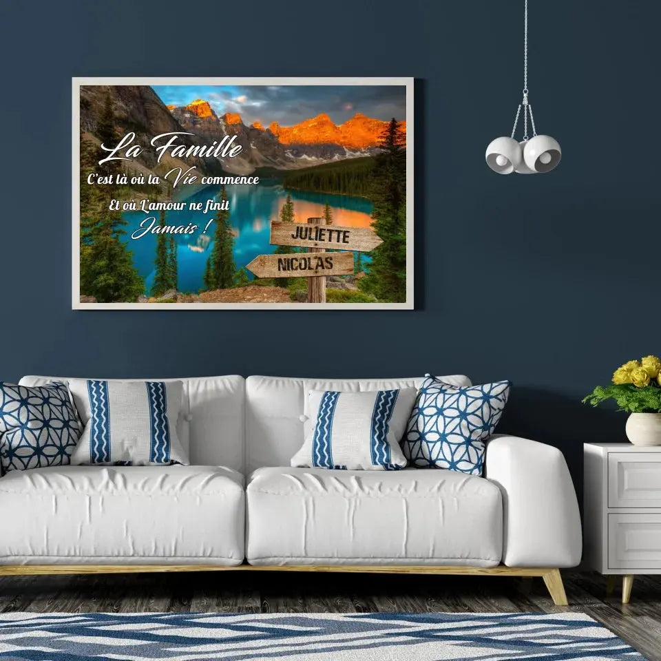 Tableau prénoms personnalisé Lac bleuté accroché au mur, salon bleu foncé