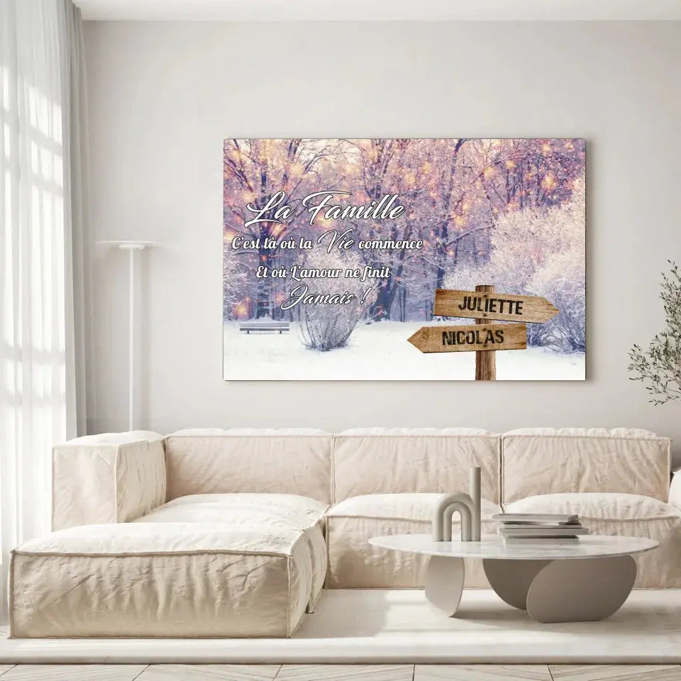 Tableau prénoms personnalisé paysage enneigé accroché au mur, salon canapé blanc