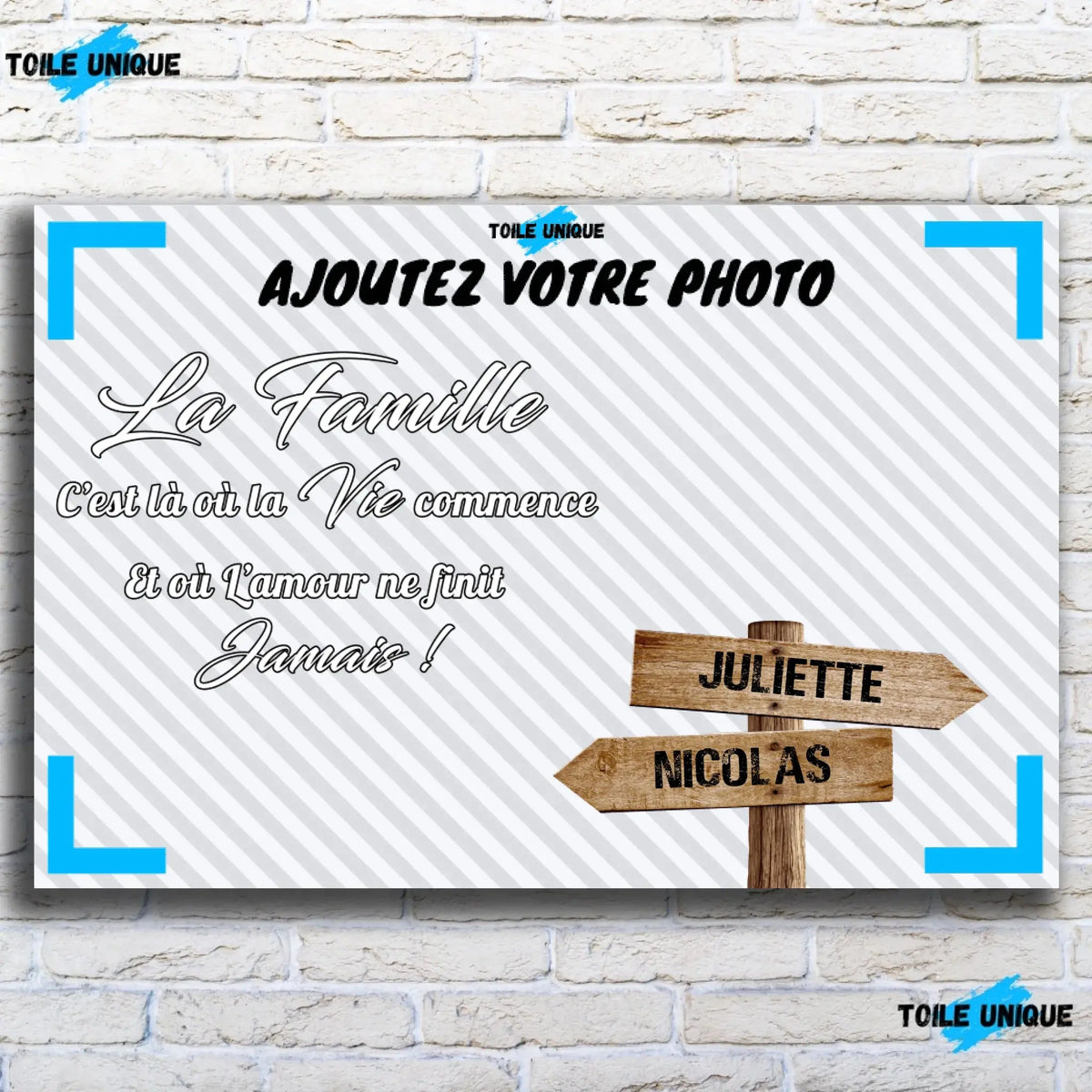Tableau prénoms personnalisé photo de famille, vue de face sur mur de briques blanches