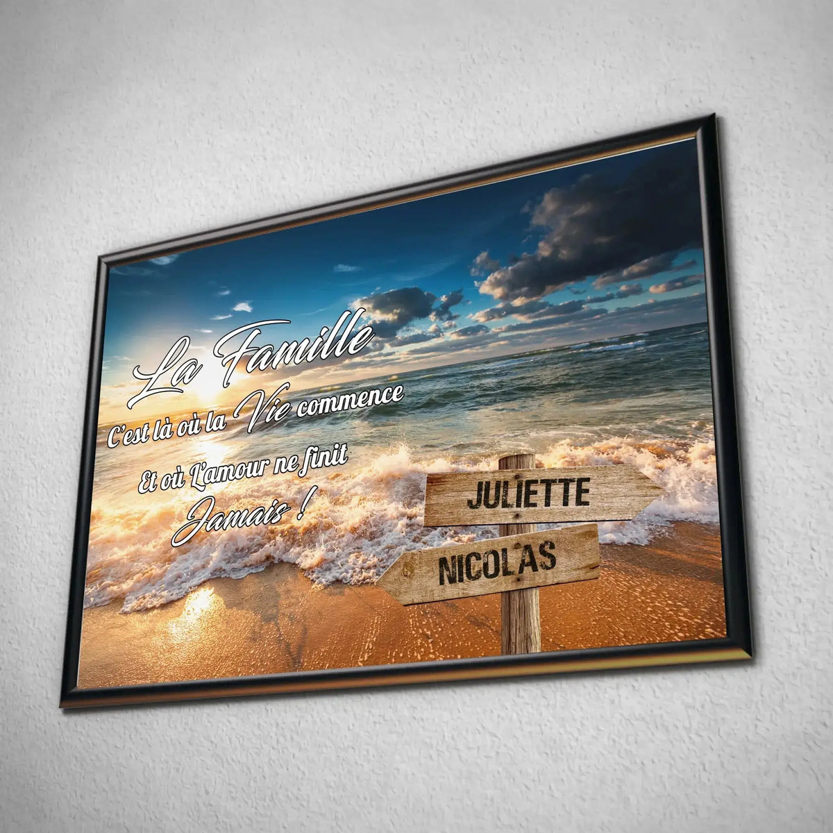 Tableau prénoms personnalisé plage et coucher de soleil dans un cadre noir, incliné