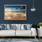 Tableau prénoms personnalisé plage et coucher de soleil accroché au mur, salon bleu foncé