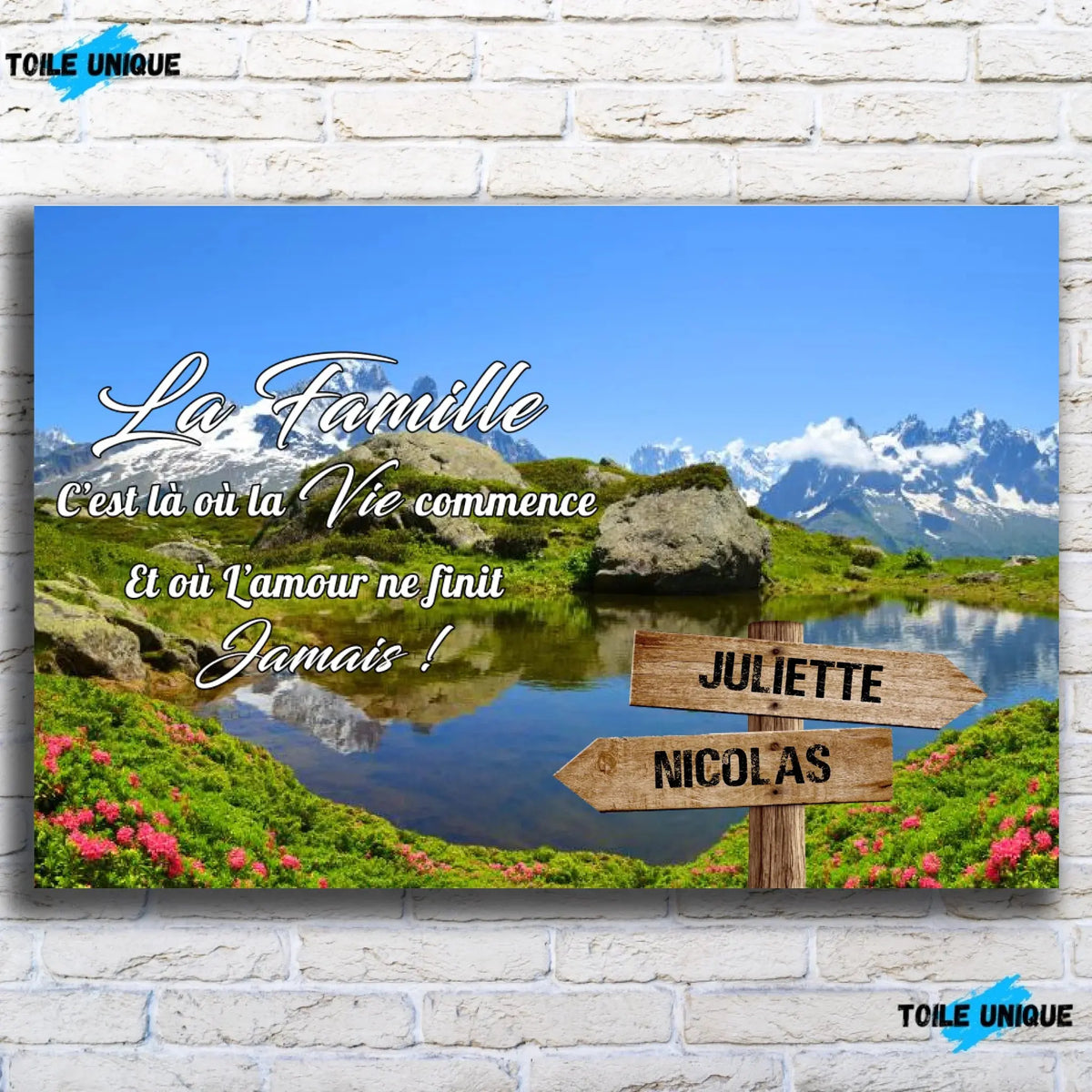 Tableau prénoms personnalisé plaine et montagne, vue de face sur mur de briques blanches