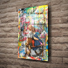 Tableau Street Art Complicité Urbaine en verre acrylique, fixé sur un mur de pierre