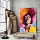 Tableau Street Art Femme Afro sur toile, posé devant des cadres empilés près d'une fenêtre
