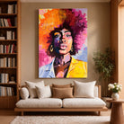 Tableau Street Art Femme Afro sur toile, accroché dans un salon avec bibliothèque