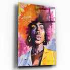 Tableau Street Art Femme Afro en verre acrylique, vue inclinée sur fond blanc