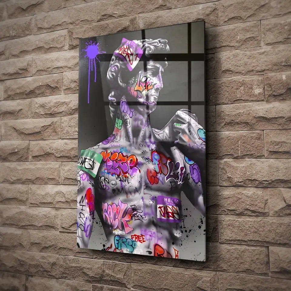 Tableau Street Art Héritage Urbain en verre acrylique, fixé sur un mur de pierre