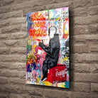 Tableau Street Art Pause Urbaine en verre acrylique, fixé sur un mur de pierre