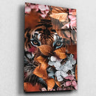Tableau tigre feuillage en verre acrylique, vue inclinée sur fond clair
