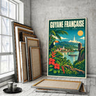 Tableau décoratif Guyane Française dans un cadre en bois clair, gros plan