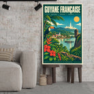 Tableau décoratif Guyane Française dans un cadre en bois clair, incliné