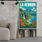 Tableau décoratif La Réunion dans un cadre en bois clair, incliné