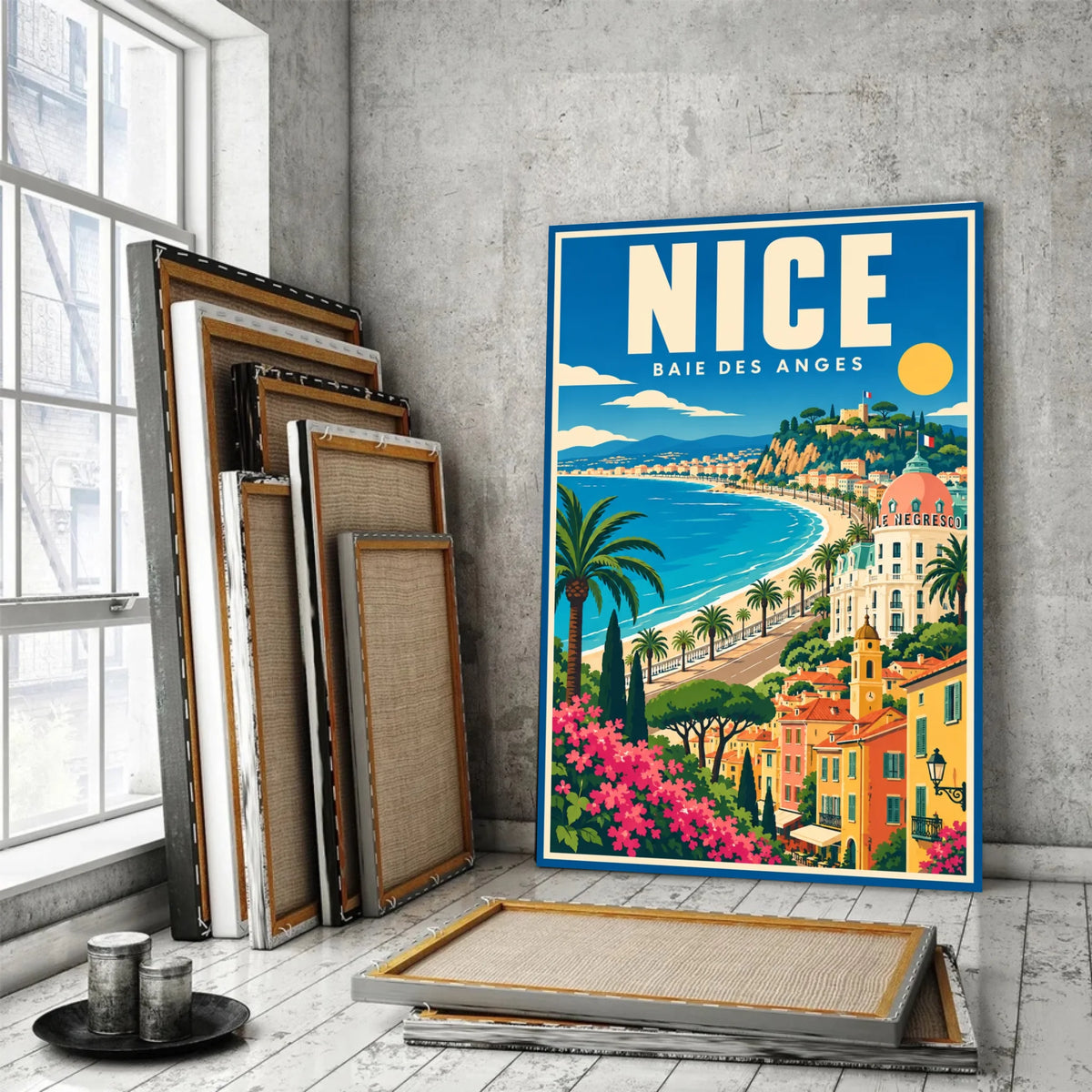 Tableau décoratif Nice dans un cadre en bois clair, gros plan