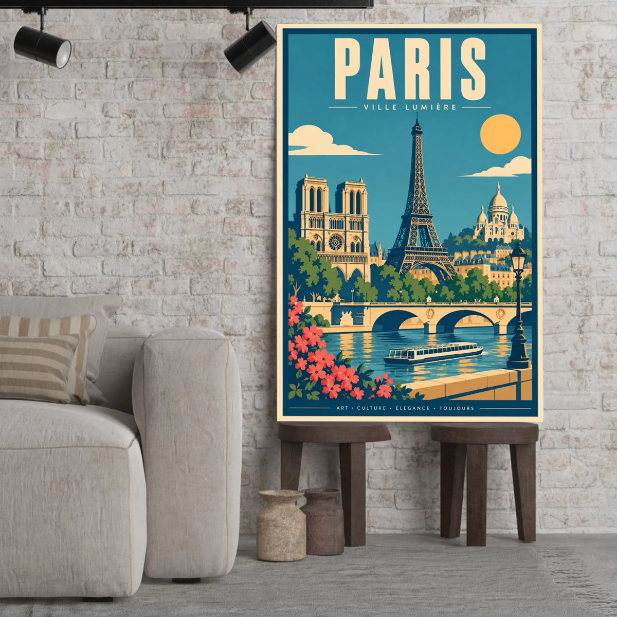Tableau décoratif Paris dans un cadre en bois clair, incliné