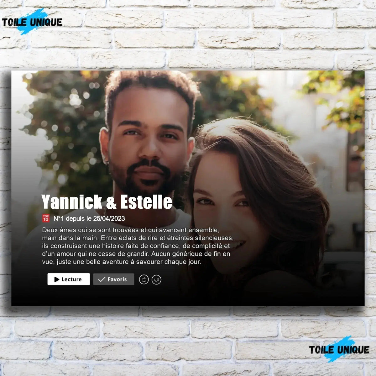 Toile couple personnalisée affiche netflix romantique sur mur de briques, gros plan