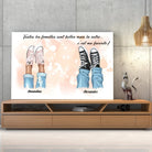 Toile famille personnalisée chaussures posée sur un meuble bas, décoration salon