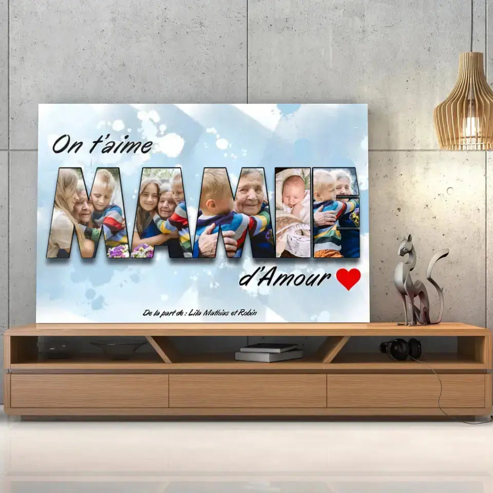 Toile famille personnalisée lettres MAMIE photo posée sur un meuble bas, gros plan