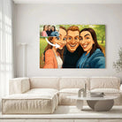 Toile ou verre acrylique style caricature au-dessus d'un canapé beige, portrait de groupe d'amis