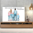 Toile personnages famille personnalisée (3 enfants) posée sur un meuble bas, gros plan
