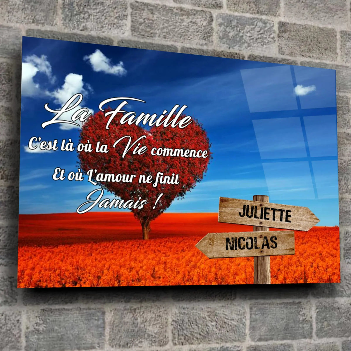 Toile prénoms personnalisée arbre cœur sur mur de pierre grise, ambiance loft