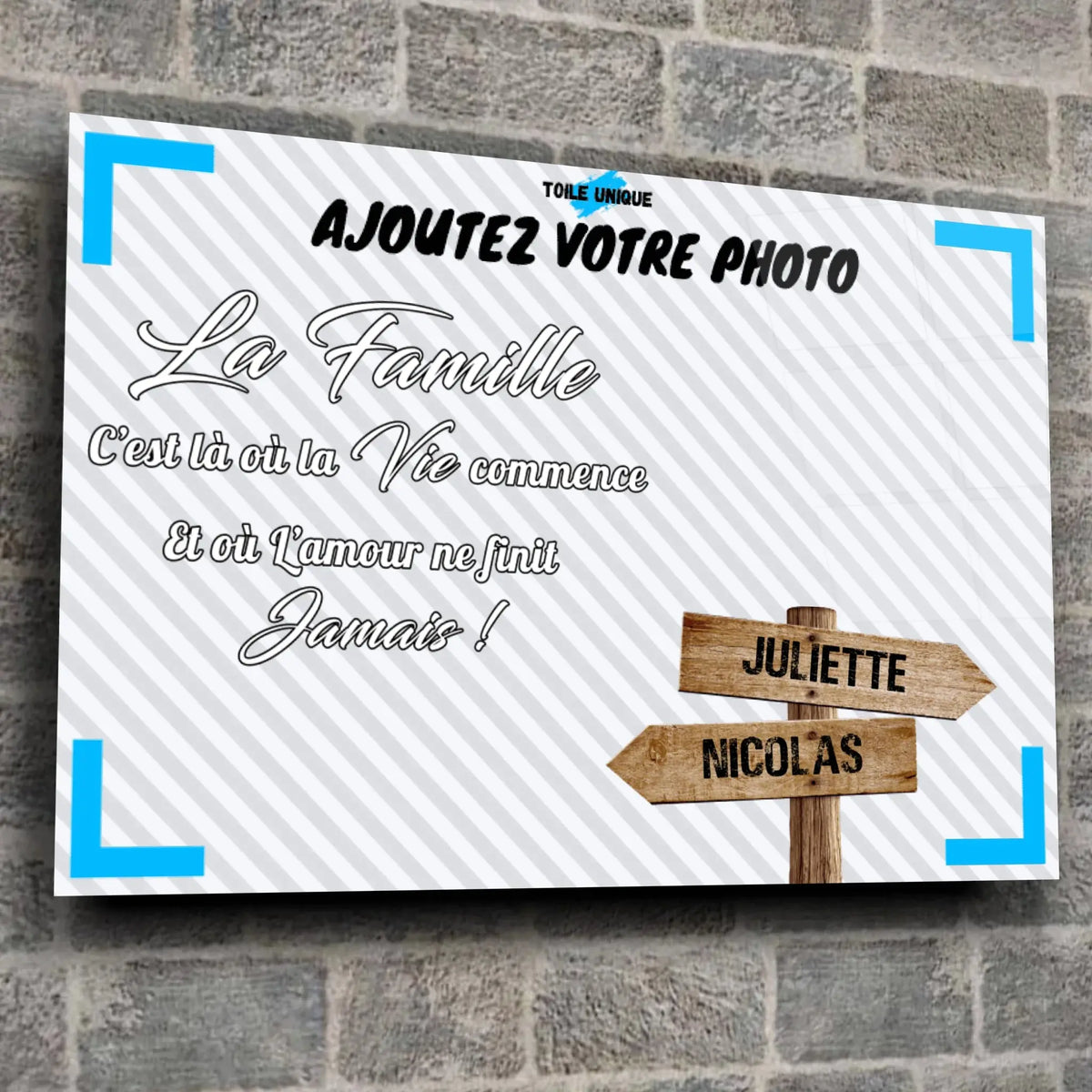 Toile prénoms personnalisée photo de famille sur mur de pierre grise, ambiance loft