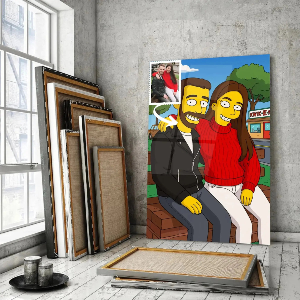Toile style Simpson en gros plan près d'une fenêtre, cadres en bois empilés