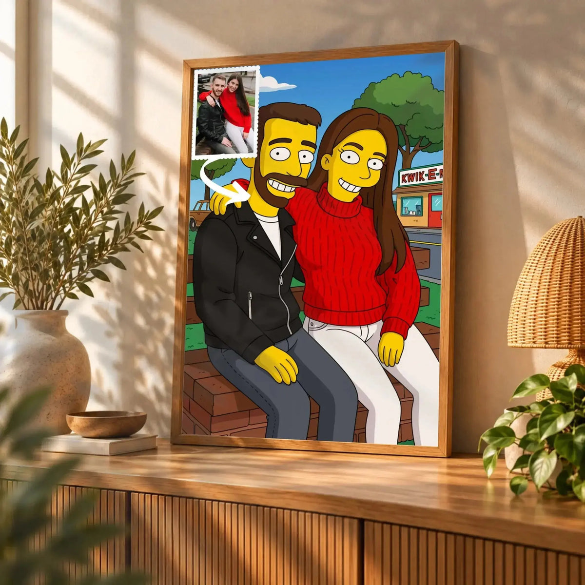 Toile personnalisée style Simpson posée sur un meuble bas, décoration salon