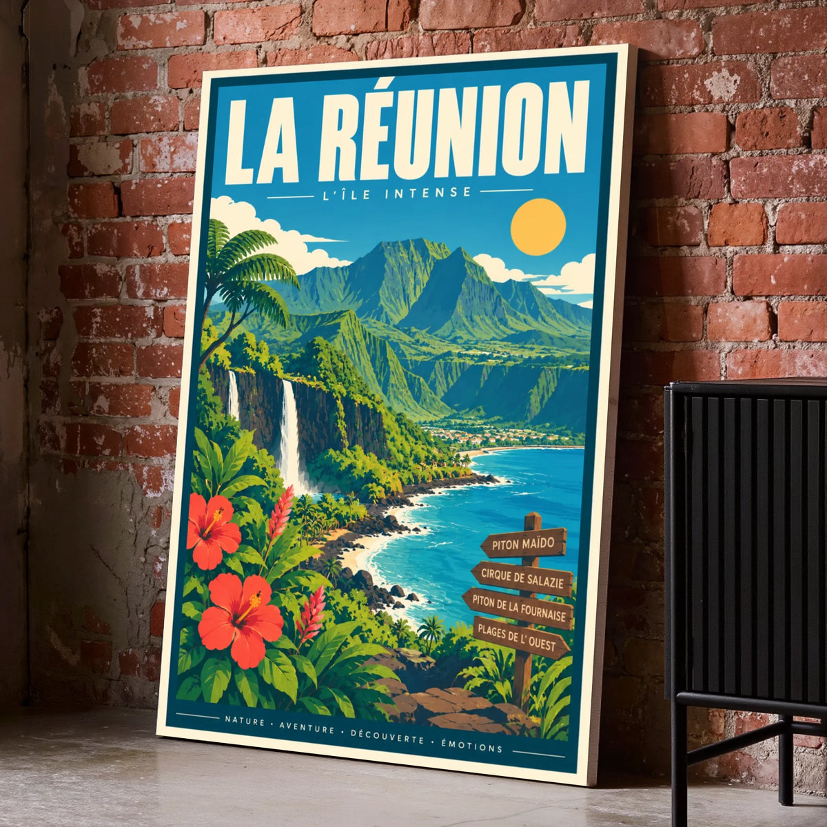 Toile décorative La Réunion posée au sol sur un mur de briques