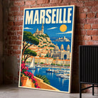Toile décorative Marseille posée au sol sur un mur de briques