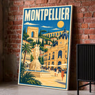 Toile décorative Montpellier posée au sol sur un mur de briques